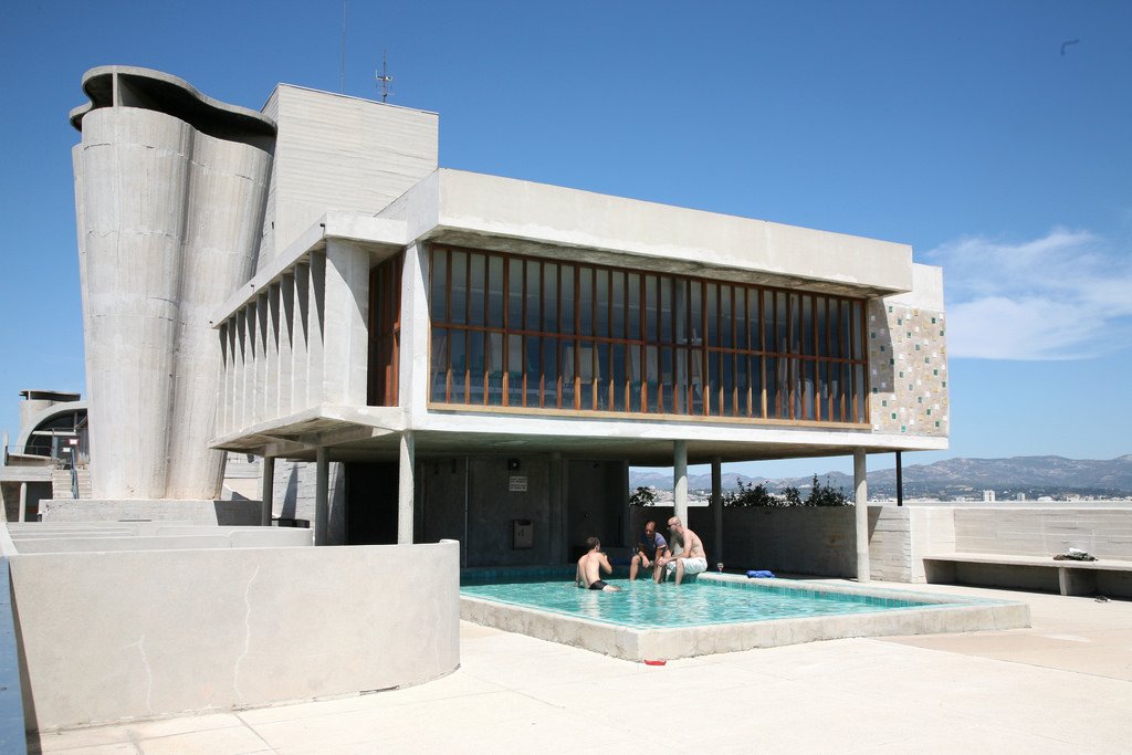 L'Architecture Brutaliste : Du Béton Brut à la Consécration Esthétique